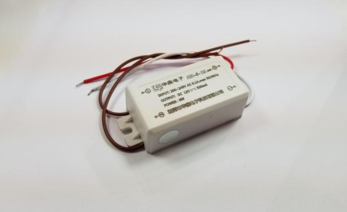 CE Plastik Muhafaza LED Sürücü 12V 6W 0.5A Sabit Voltajlı LED Güç Kaynağı 0